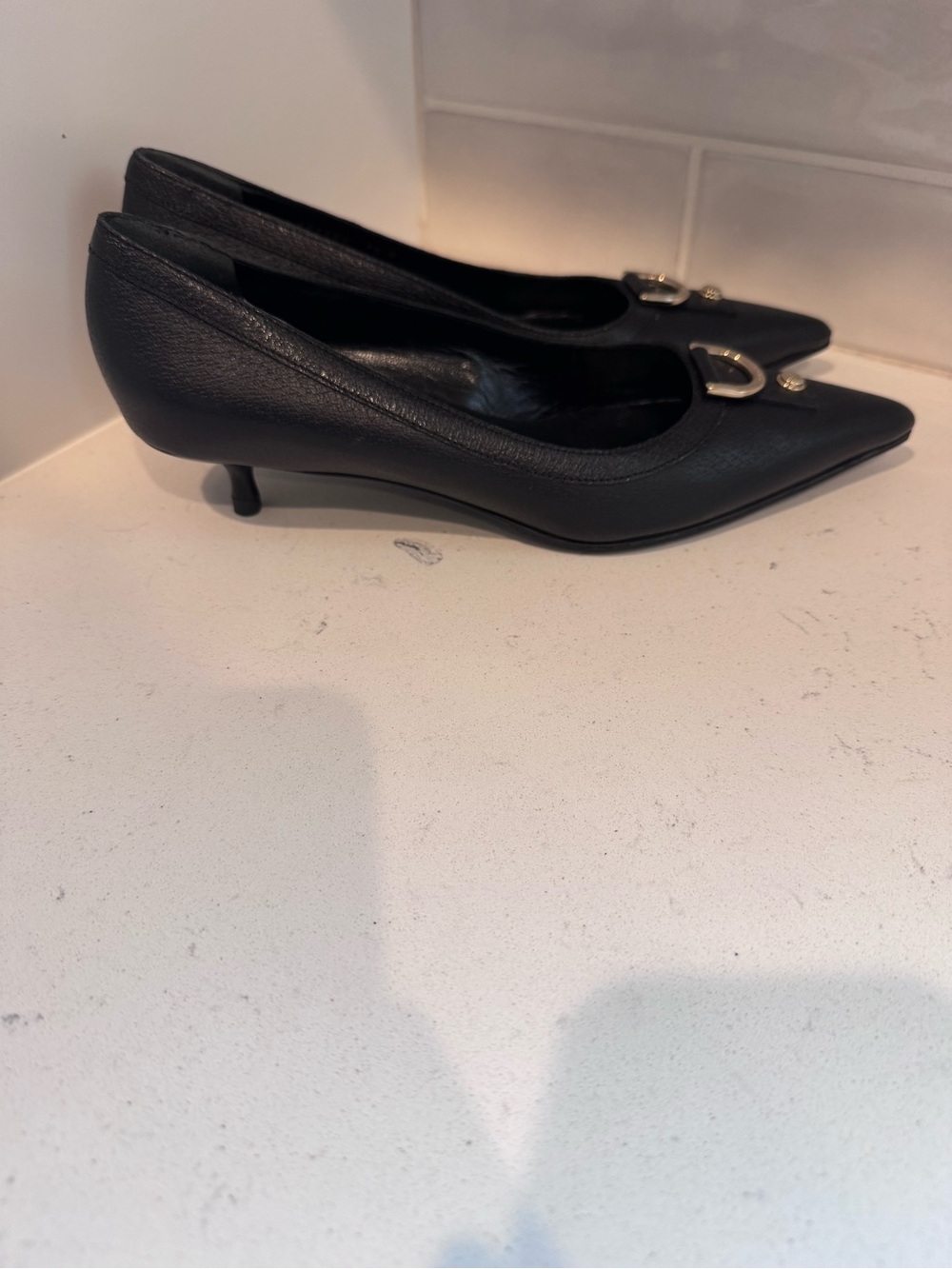 Gucci D Ring Black Leather Kitten Heel Pumps 7.5B EUC